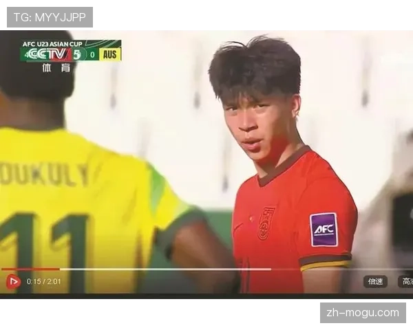 恩戈姆主罚任意球蹭王钰栋变线，定位球意外因素影响比赛